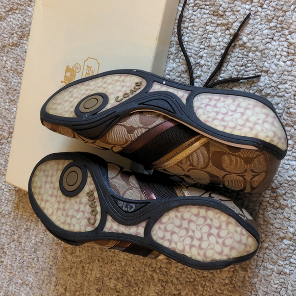 Coach Shoes like NEW - Picture 3 of 8